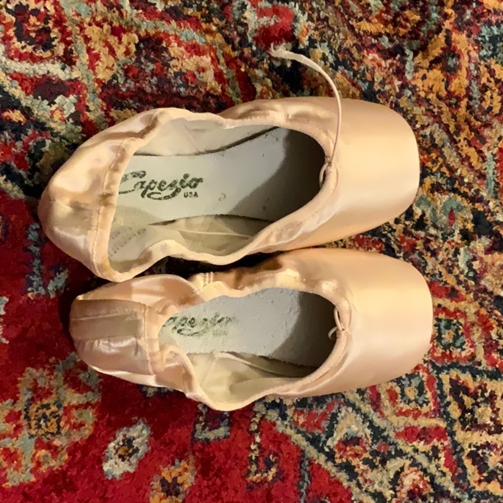 Capezio Aria pointe shoes. Size 7M